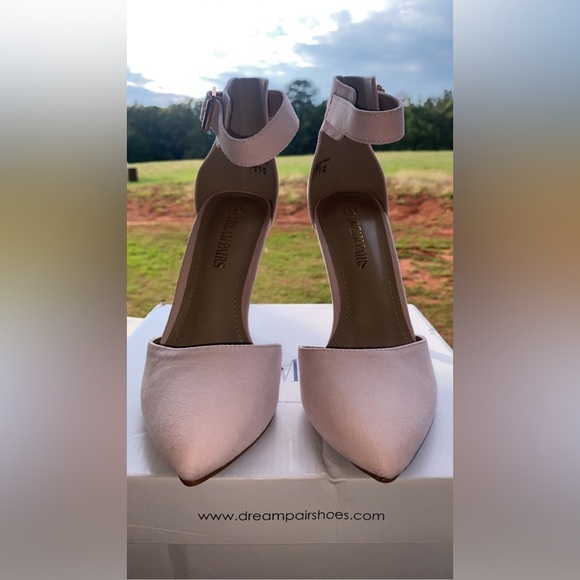 Romantic Dream Pairs Pale / Blush Pink New buckle ankle strap pointed toe size 8 - Picture 2 of 4